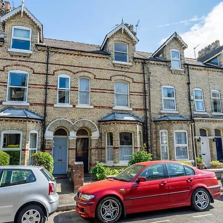 3 Claremont Terrace Apartment